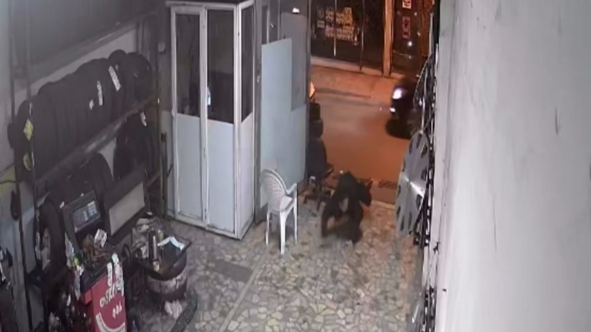 Okmeydanı’nda tamirhane önünde oturan gence silahlı saldırı
