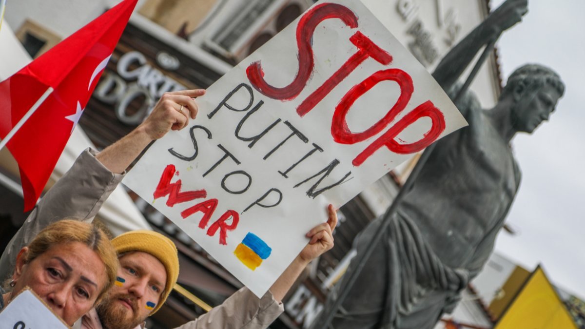 Antalya'daki Ukraynalılardan Rusya'ya tepki