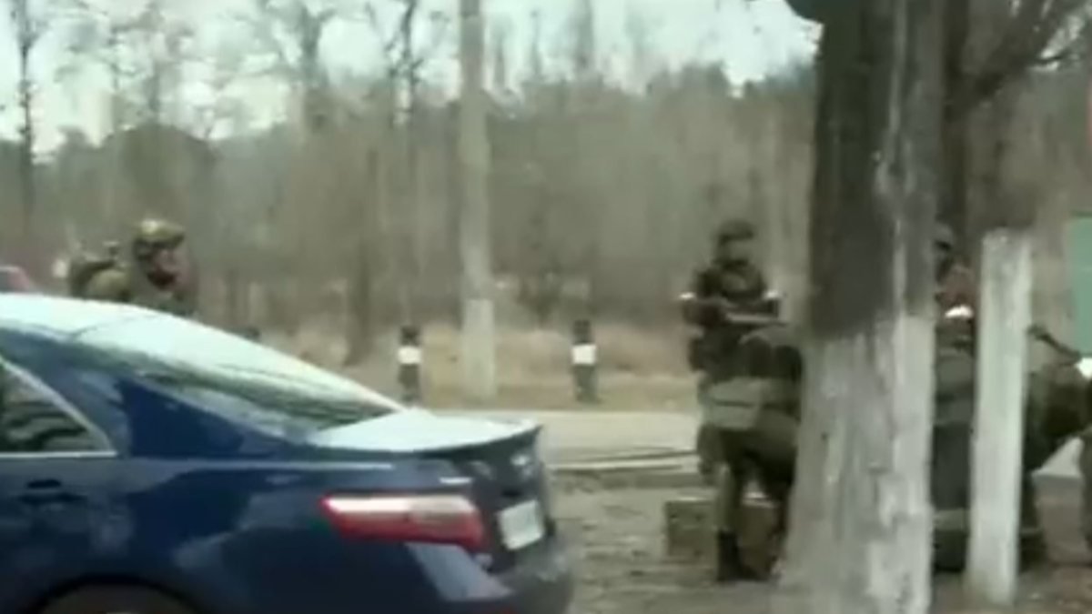 CNN muhabiri, canlı yayında Rus askerlerinin operasyonunu gösterdi
