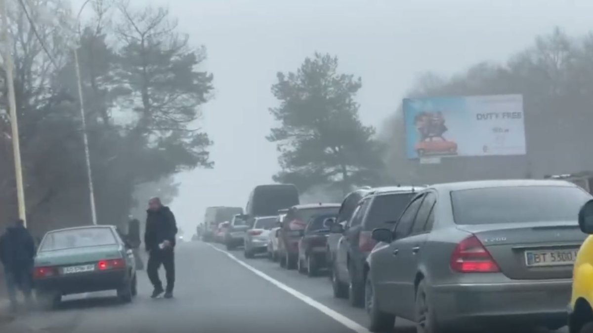 Ukraynalılar, araçlarıyla Slovakya sınırına hareket etti