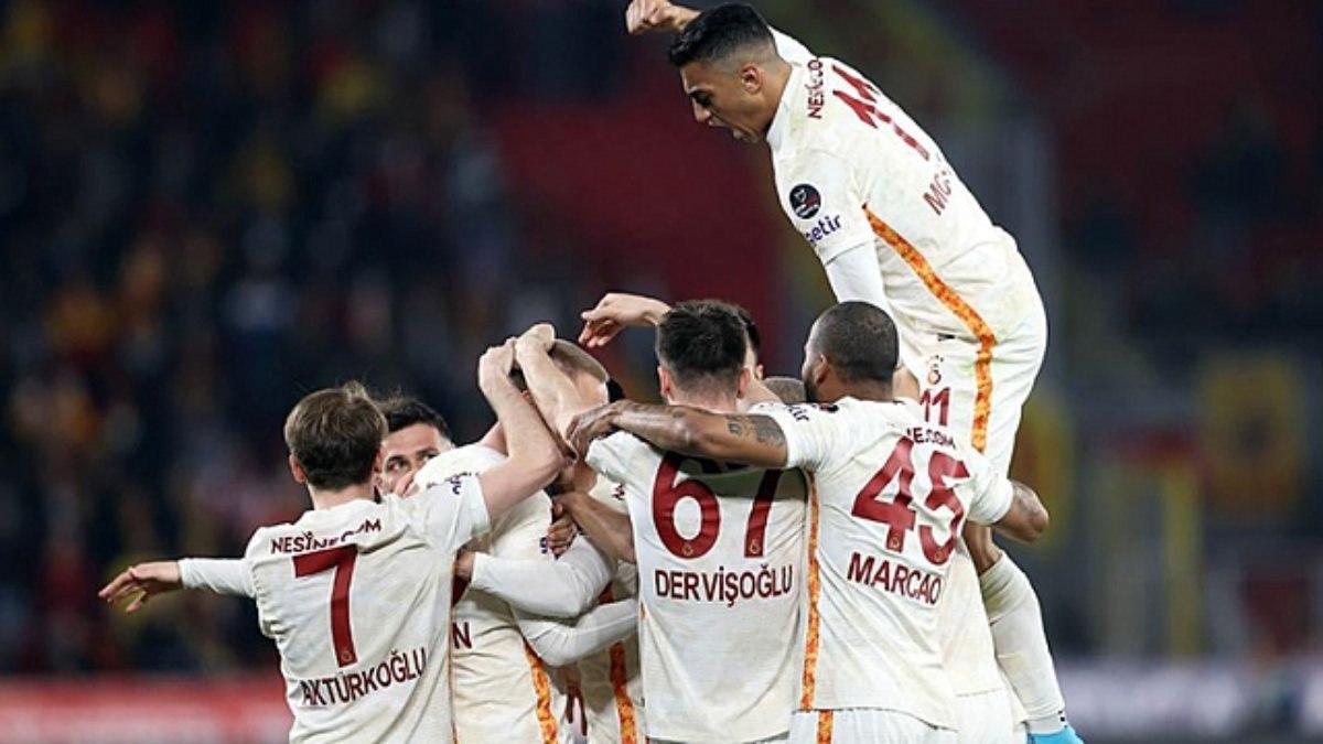 Galatasaray Rizespor maçının ilk 11'leri