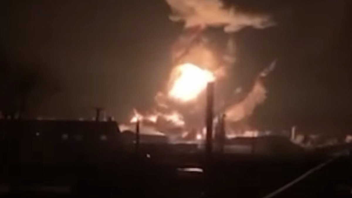 Rusya'nın saldırısında Kiev yakınındaki petrol tank çiftliği vuruldu