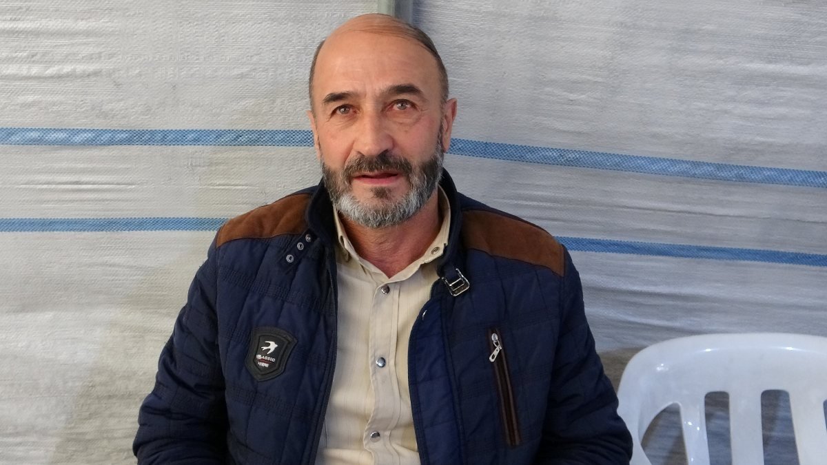 Evlat nöbetindeki baba: Türk bayrağı altında yaşıyoruz