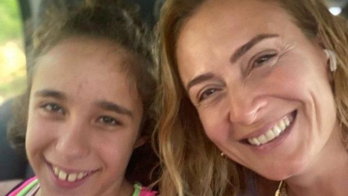 Ceyda Düvenci kızı Melisa'yı paylaştı