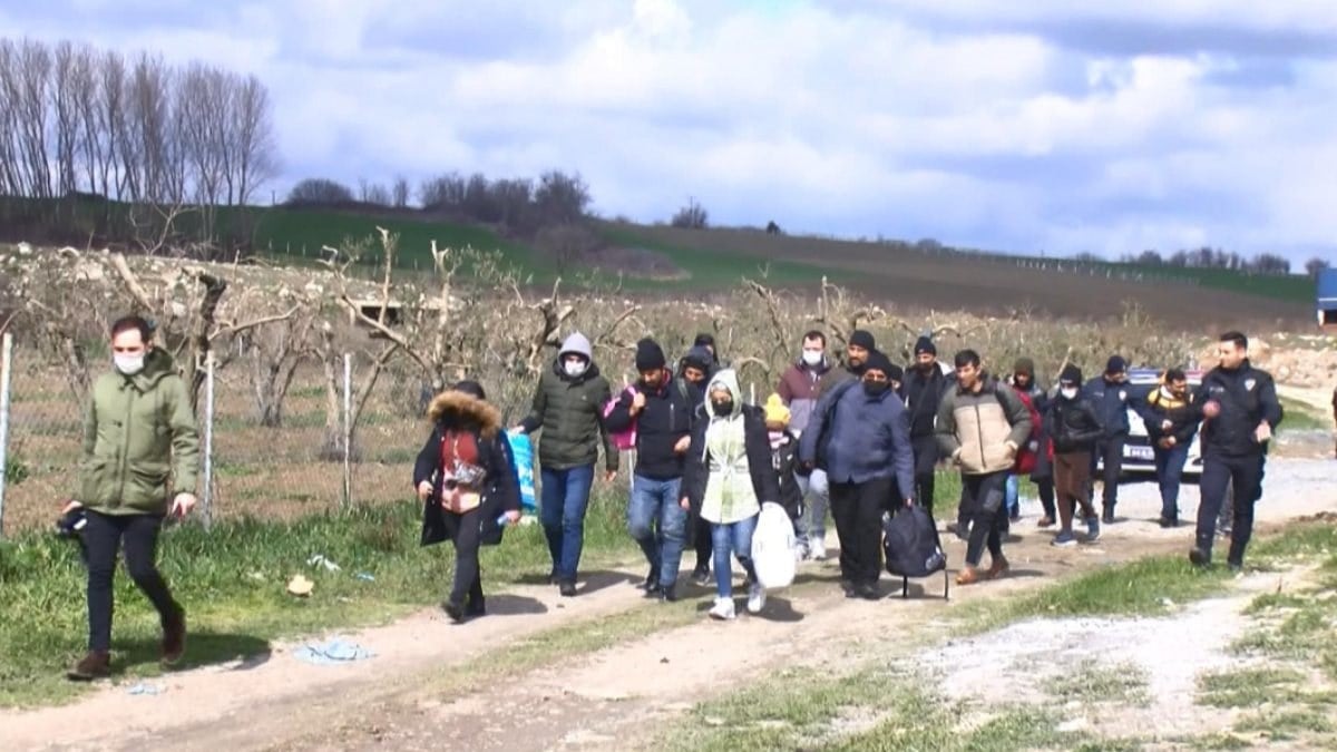 Büyükçekmece'ye getirilen Afgan göçmenlere 'Yunanistan' yalanı
