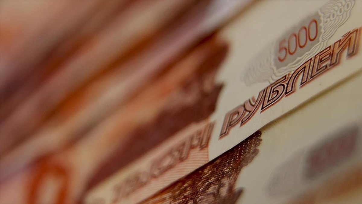 Rus rublesinde değer kaybı artıyor