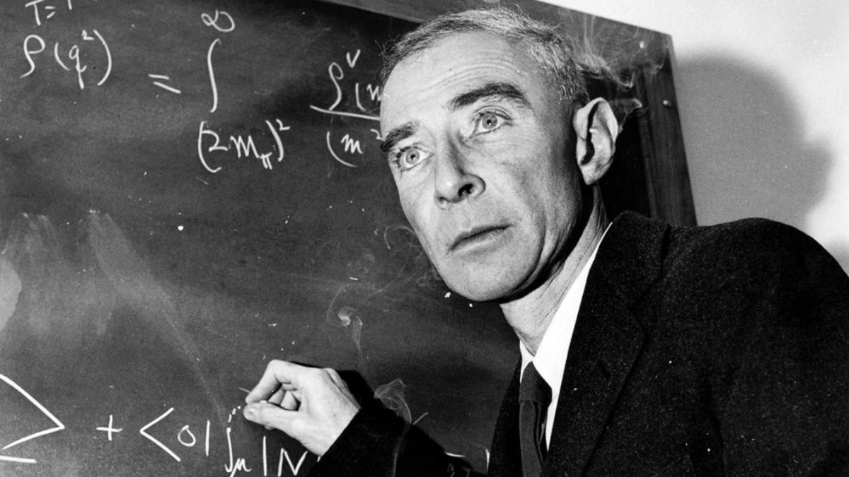 Atom bombasını icat eden Robert Oppenheimer'ı tanıyın