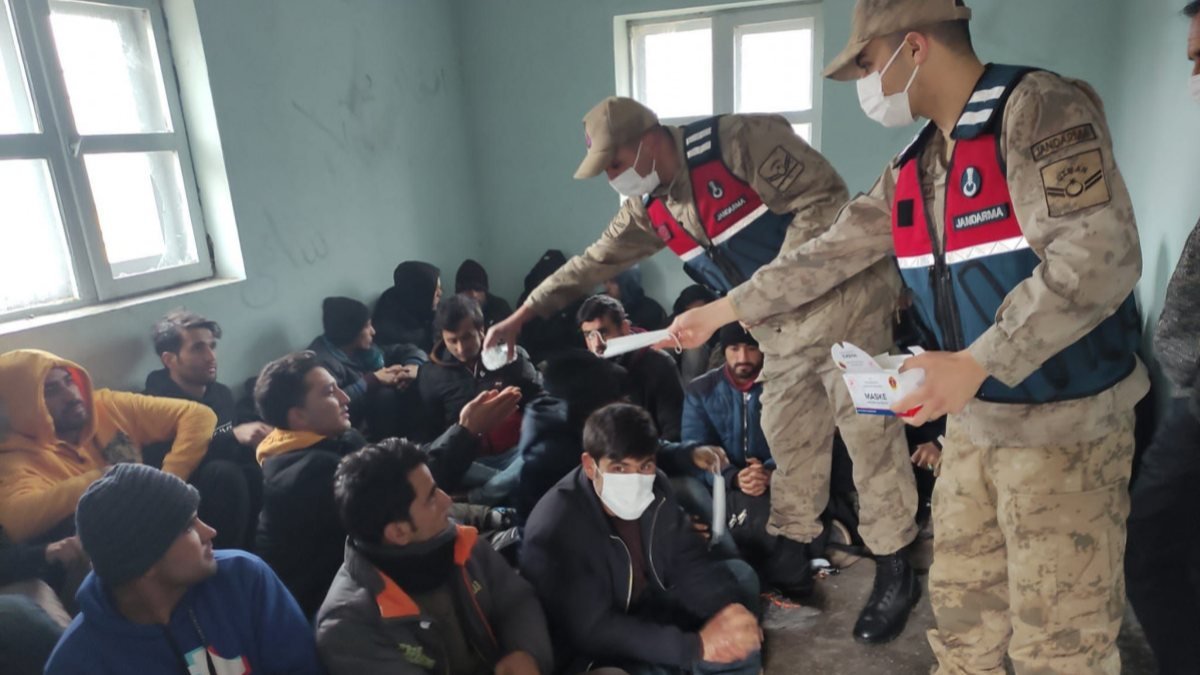 Bitlis'te 88 kaçak göçmen yakalandı