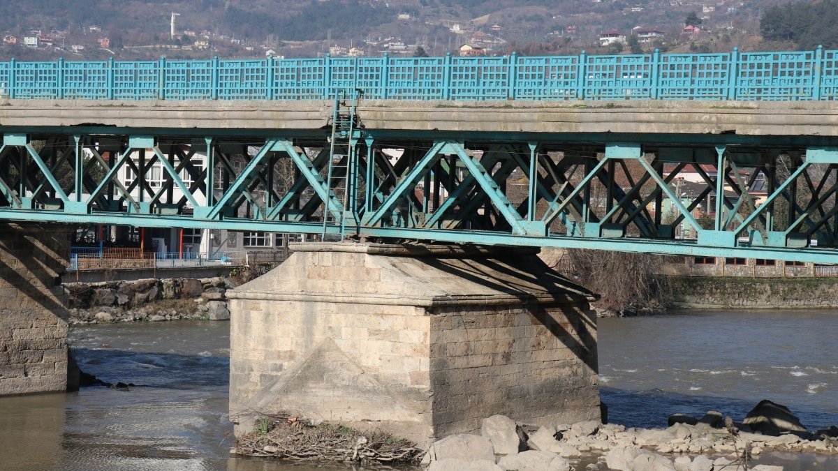 527 yıllık tarihi 2. Bayezid Köprüsü, hizmet vermeye devam ediyor
