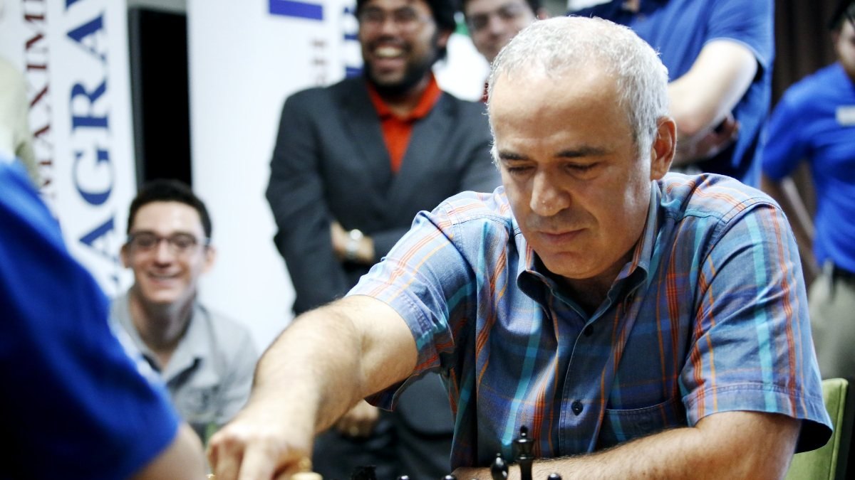 Kasparov: Rusya taş devrine döndürülmeli