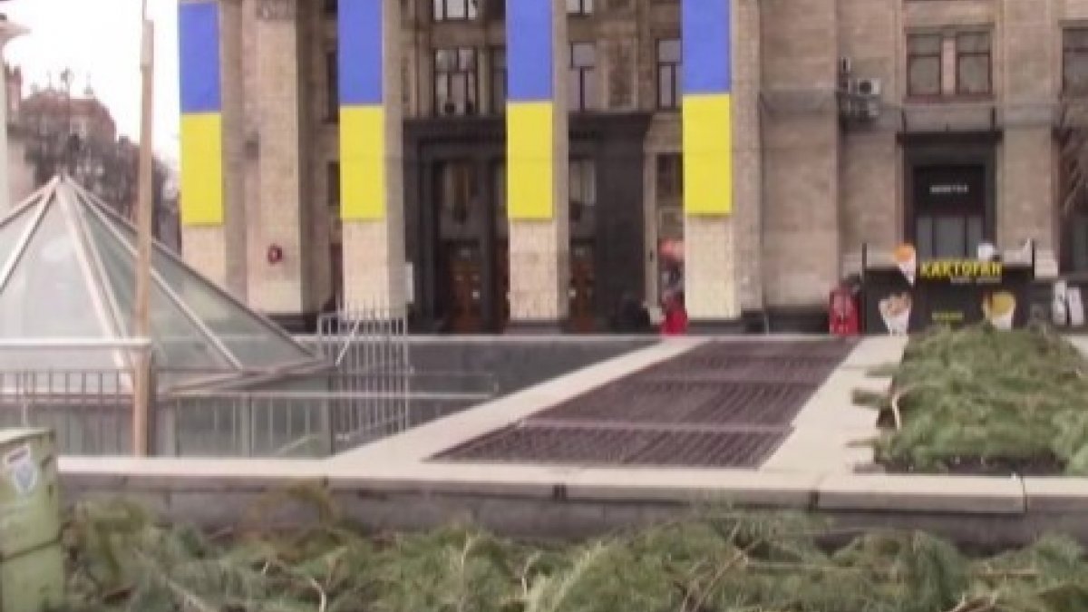 Kiev Bağımsızlık Meydanı'nda siren yerine Kiev şarkısı duyuldu