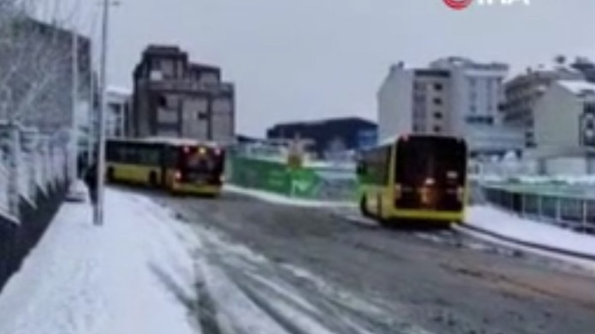 Arnavutköy'de İETT otobüsleri yolda kaldı
