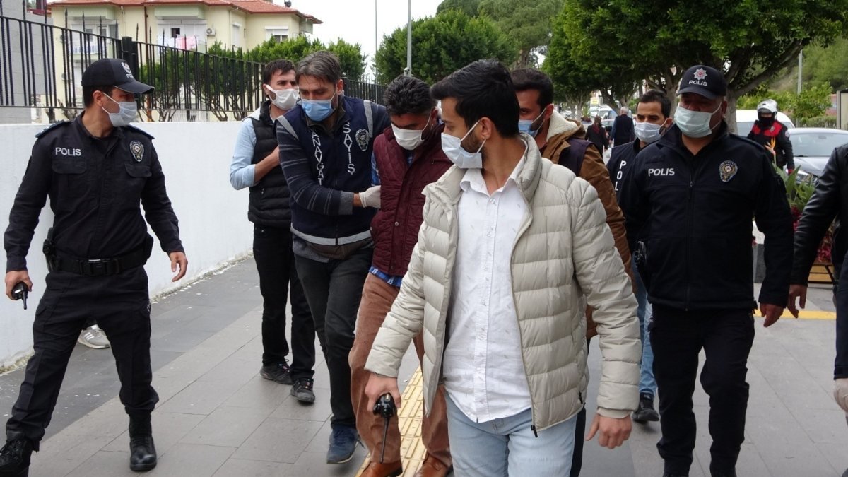 Antalya’da, eşini öldüren şahsın oğlu: Devletin mi seni koruyacak diye saldırdı