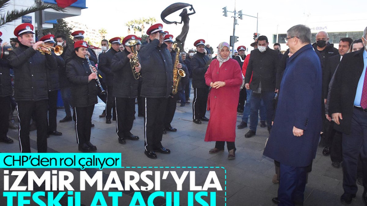Ahmet Davutoğlu, İzmir Marşıyla karşılandı