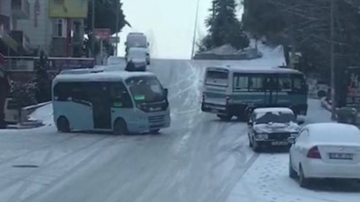 Karabük'te sürücülerin ve vatandaşların buzlu yollarla imtihanı