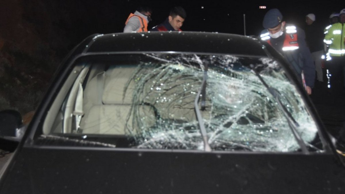 Muğla'da kazaya müdahale eden polise otomobil çarptı