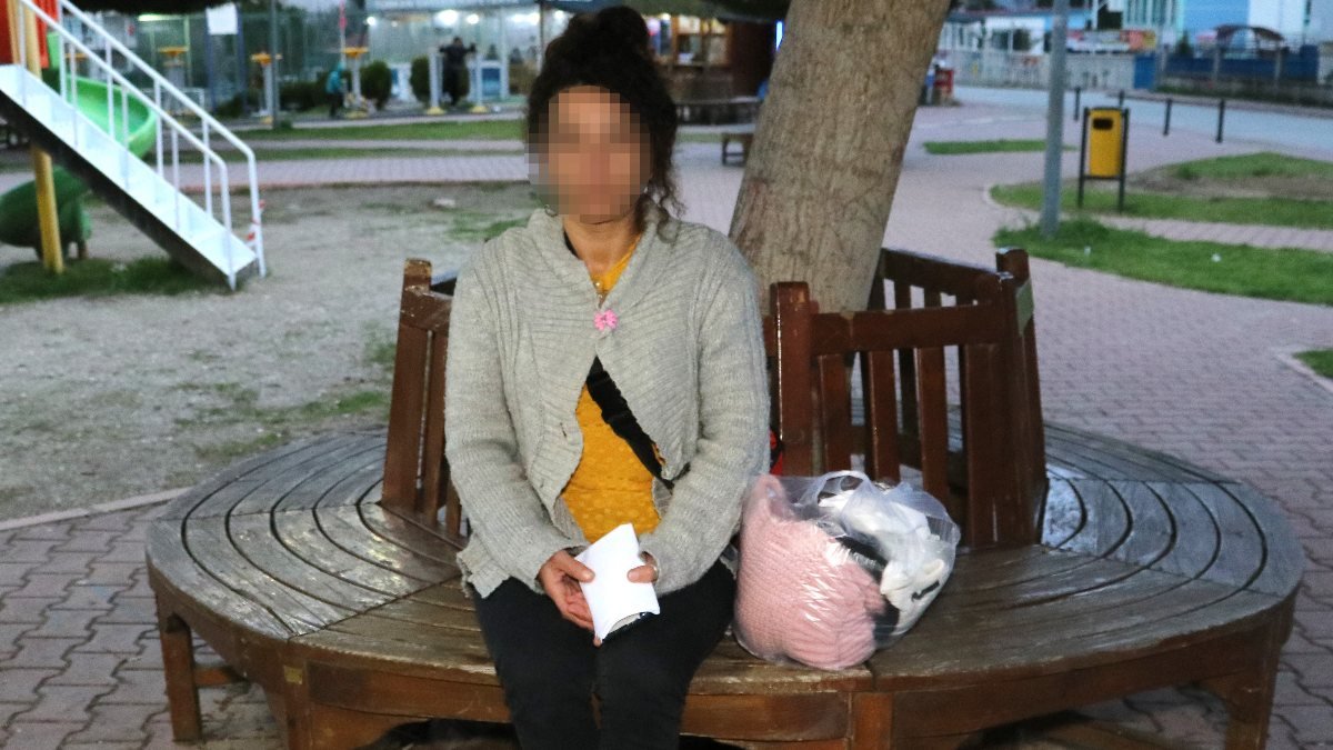 Adana'da oğlunun ölüm tehditleriyle yaşayan anne, parklarda kalıyor