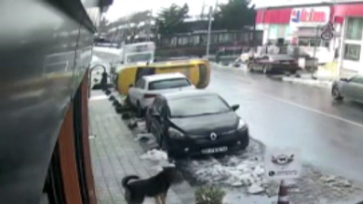 Sarıyer'de taksici, ani hamle yapan sürücü nedeniyle yan yattı