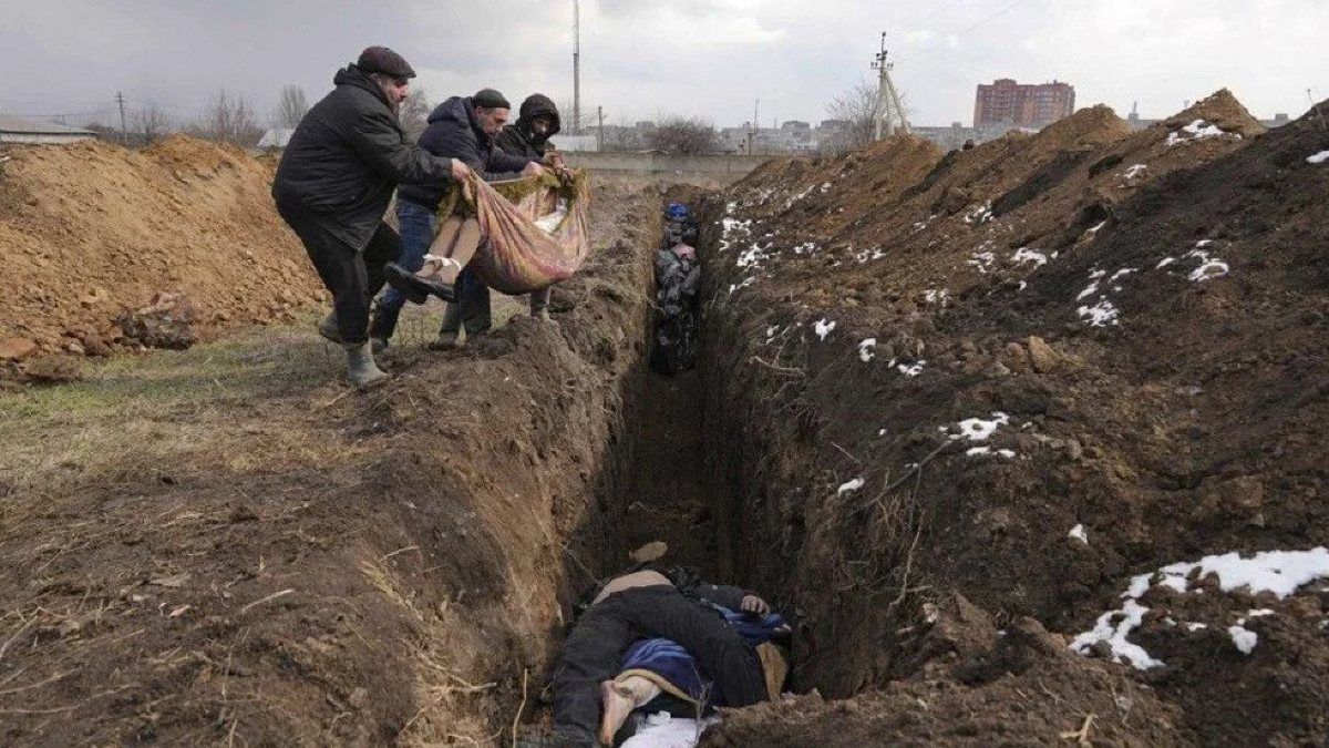Ukrayna'da sivil kayıplar için toplu mezarlar kazılıyor