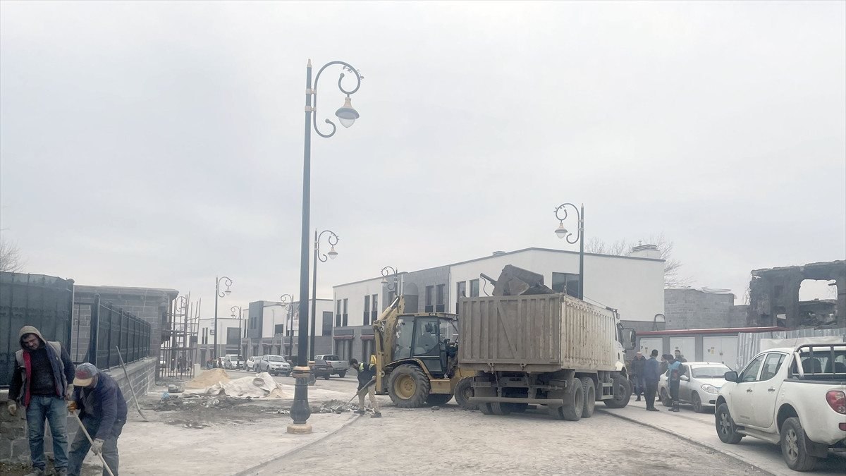 Diyarbakır’da, terör olayları nedeniyle kapanan cadde yeniden kullanıma açıldı
