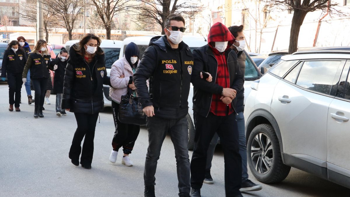 Eskişehir'de fuhşa yönelik eş zamanlı baskın: 7 gözaltı