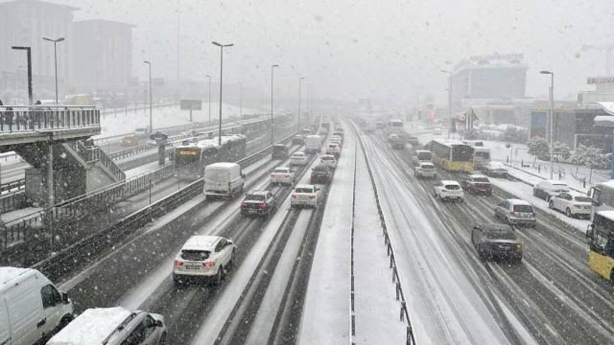 İstanbul Valisi Ali Yerlikaya'dan kuvvetli kar yağışı uyarısı