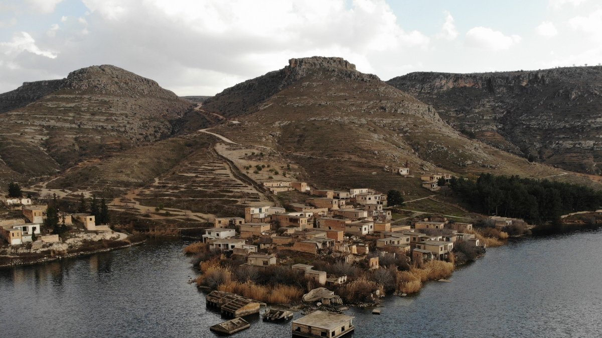 Halfeti'de 2 bin yıllık tarihi olan batık mahalle turizme kazandırılıyor