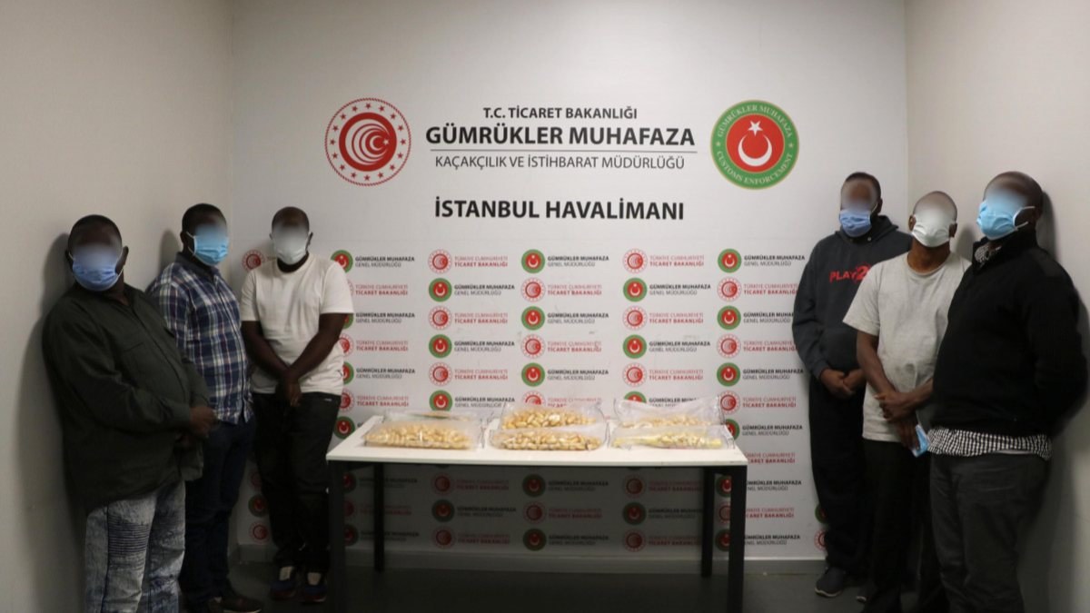 İstanbul Havalimanı'nda 7 yolcunun midesinden 11 kilo kokain çıktı