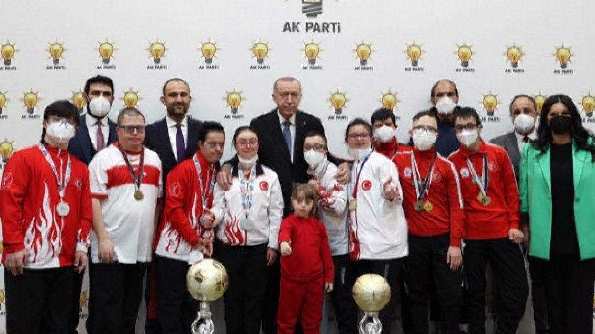 Cumhurbaşkanı Erdoğan, özel gereksinimli sporcularla bir araya geldi
