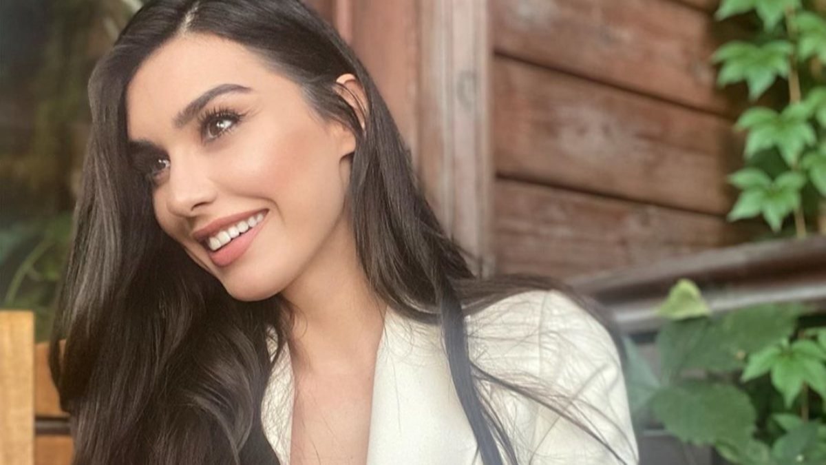 Burcu Kıratlı vücudunu saran taytıyla sosyal medyada şov yaptı! 'Sinan Akçıl neler kaybetmişsin be'