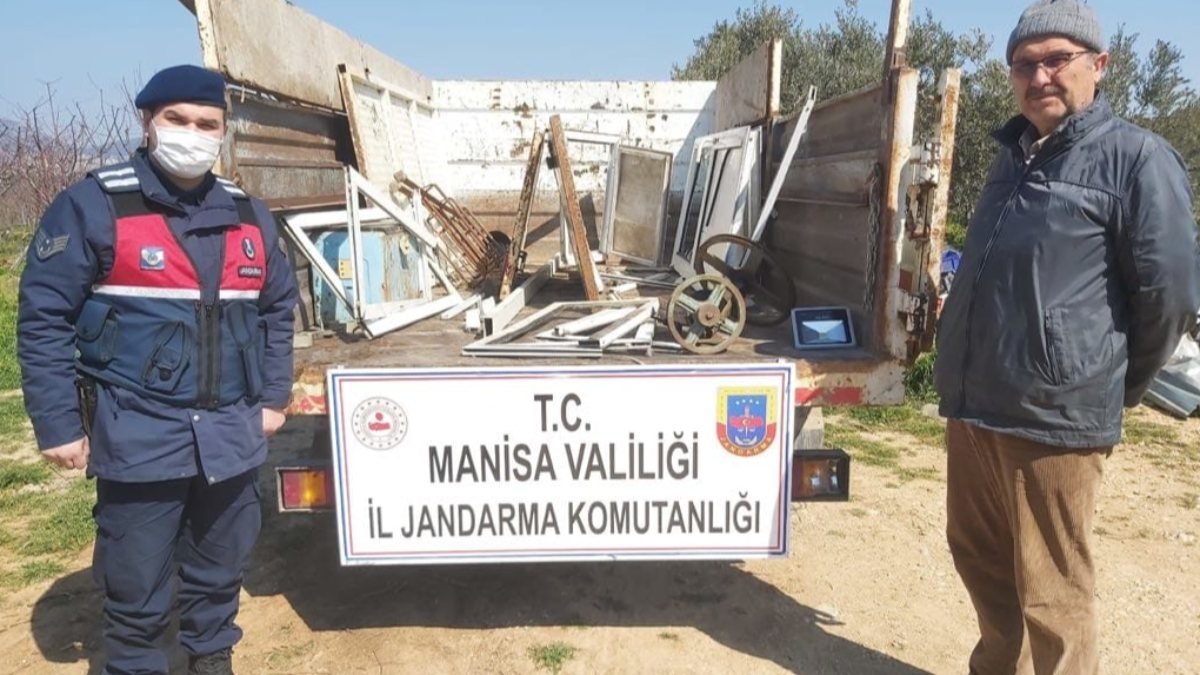Manisa'da çaldıkları eşyaları, hurdacıya satarken yakalandılar