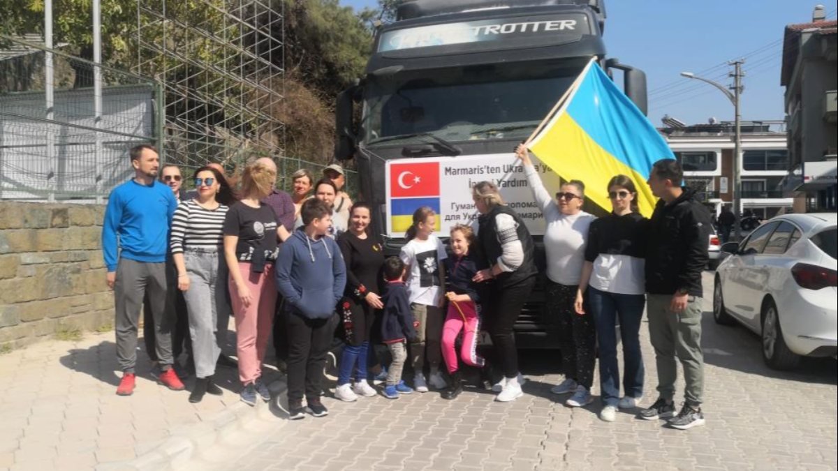 Marmaris’te yaşayan Ukraynalılar ülkelerine yardım gönderdi
