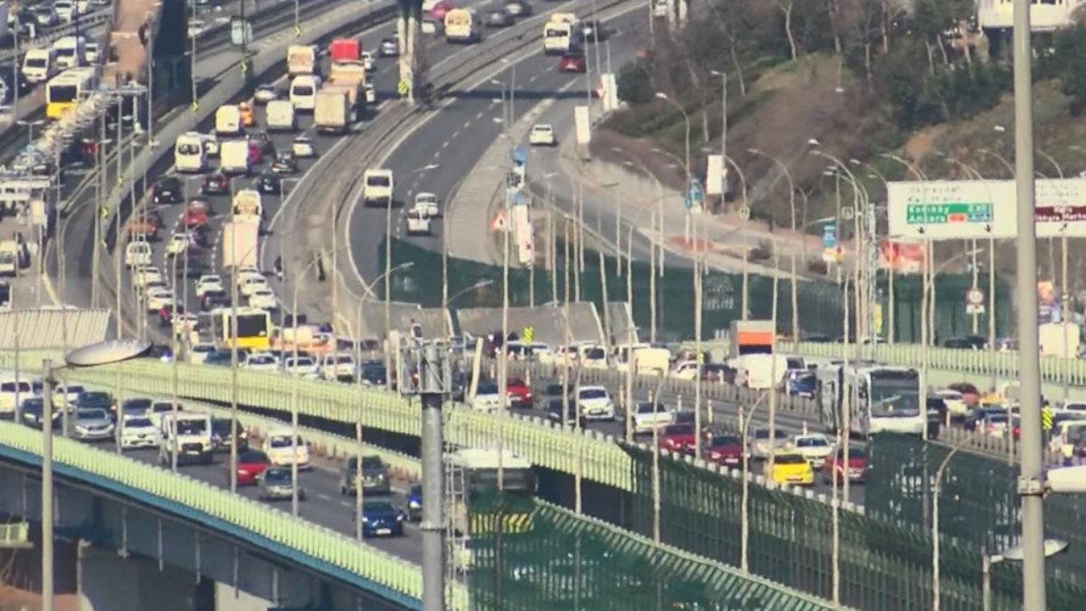 İstanbul'un trafik çilesi: 1 yılda 247 bin 415 araç daha eklendi