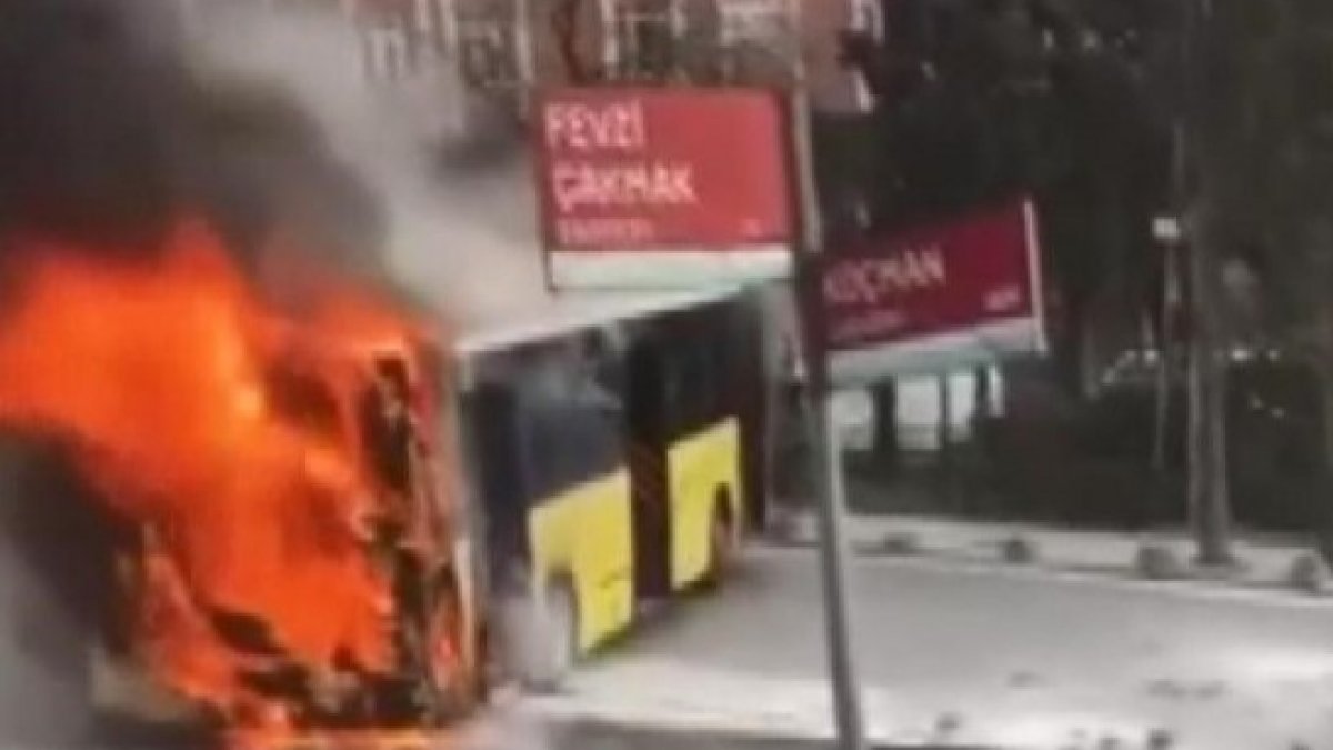 Bağcılar'da İETT otobüsü alev alev yandı