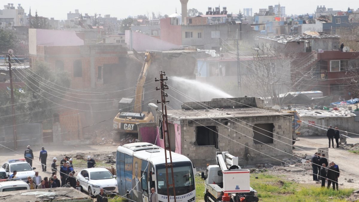 Adana’da, Cono Aşireti’nin yaşadığı mahallede yıkım başladı