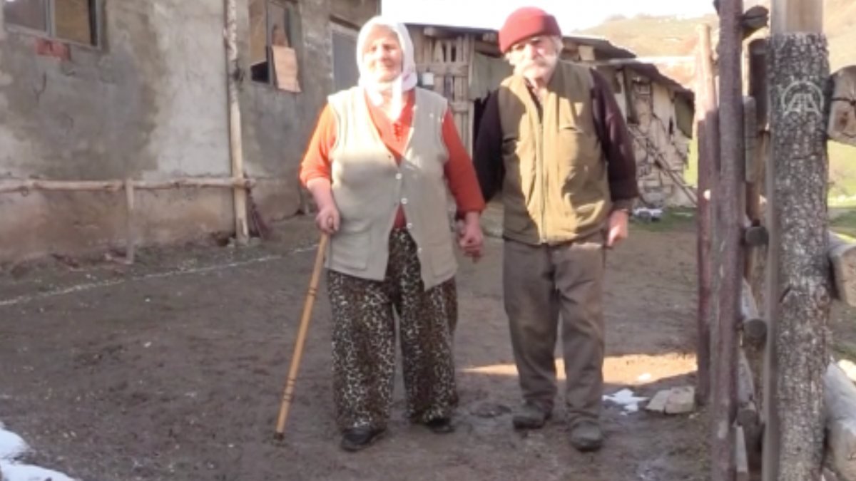 Amasyalı yaşlı çift, 55 yıldır mezrada tek başlarına yaşıyor