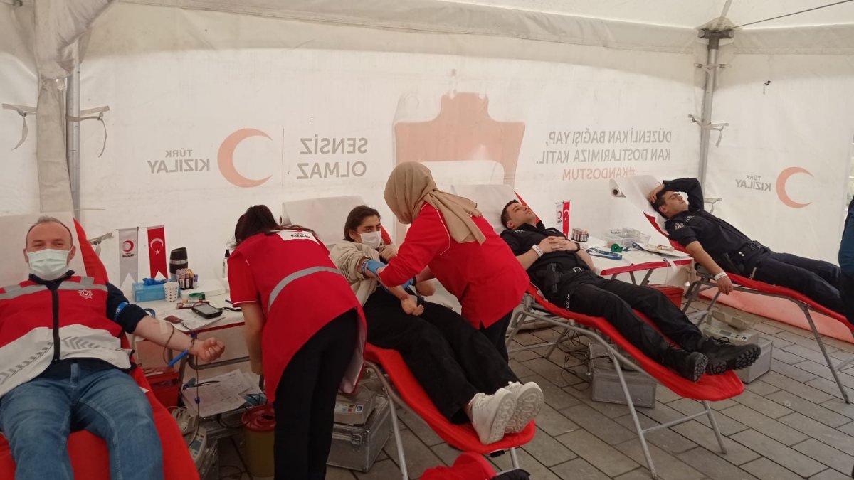 İstanbul polisi kan ve kök hücre bağışında bulundu