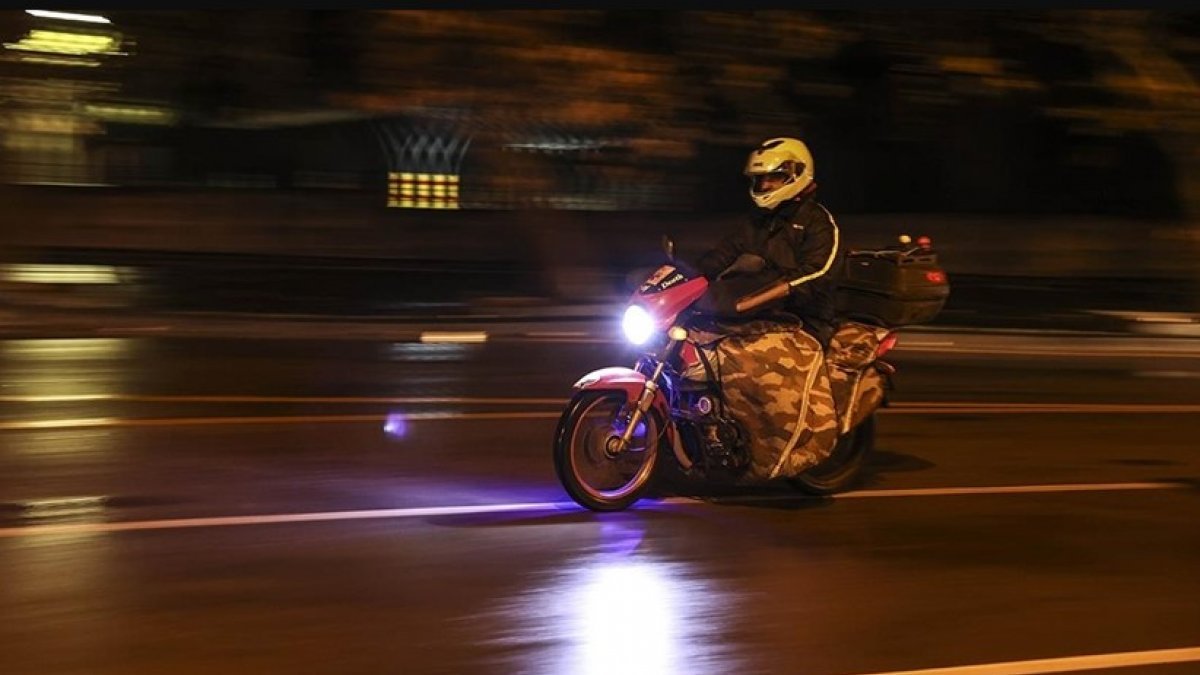 İzmir'de motokurye ve motosikletlere lodos engeli
