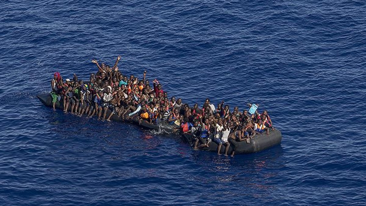 Libya açıklarında 125 düzensiz göçmen kurtarıldı