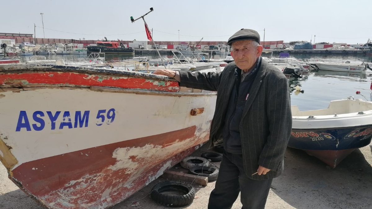 Tekirdağ'da teknesini satan balıkçı, limandan ayrılamadı