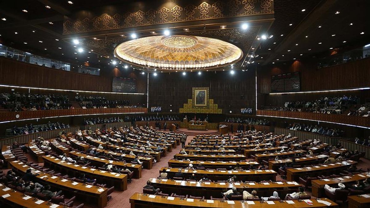 Pakistan'da seçim kararı: Meclis feshedildi