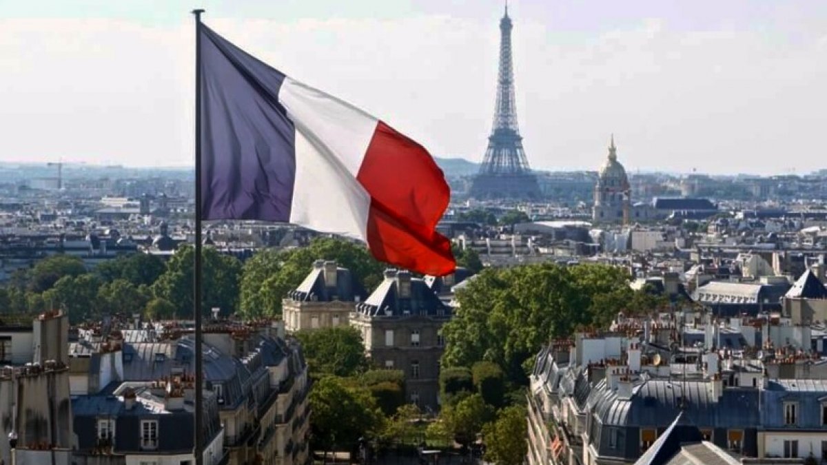 Fransa, 35 Rus diplomatı istenmeyen kişi ilan etti