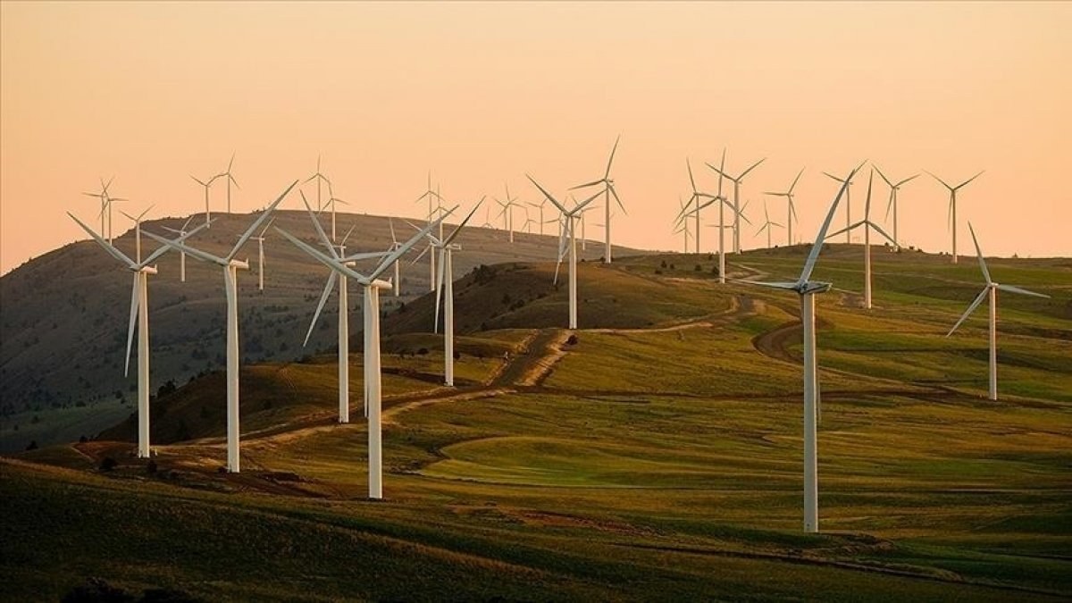 Dünyada rüzgar enerjisi kurulu gücü giderek artıyor
