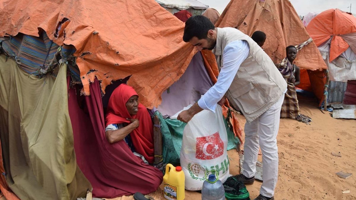 İHH, kuraklıkla boğuşan Somali'ye Ramazan yardımı götürdü