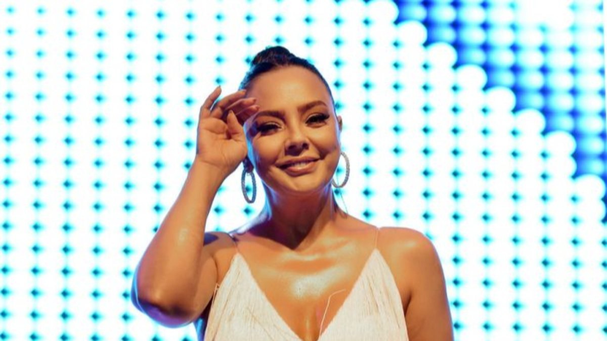 'Küçük Ebru'yu sonunda görebildik' Ebru Gündeş'in sır gibi sakladığı kızı Alara görenleri şoke etti!