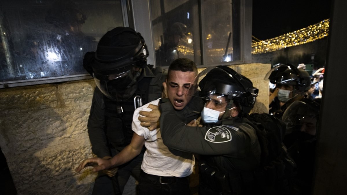 İsrail polisiyle Filistinliler arasında arbede: 5 yaralı