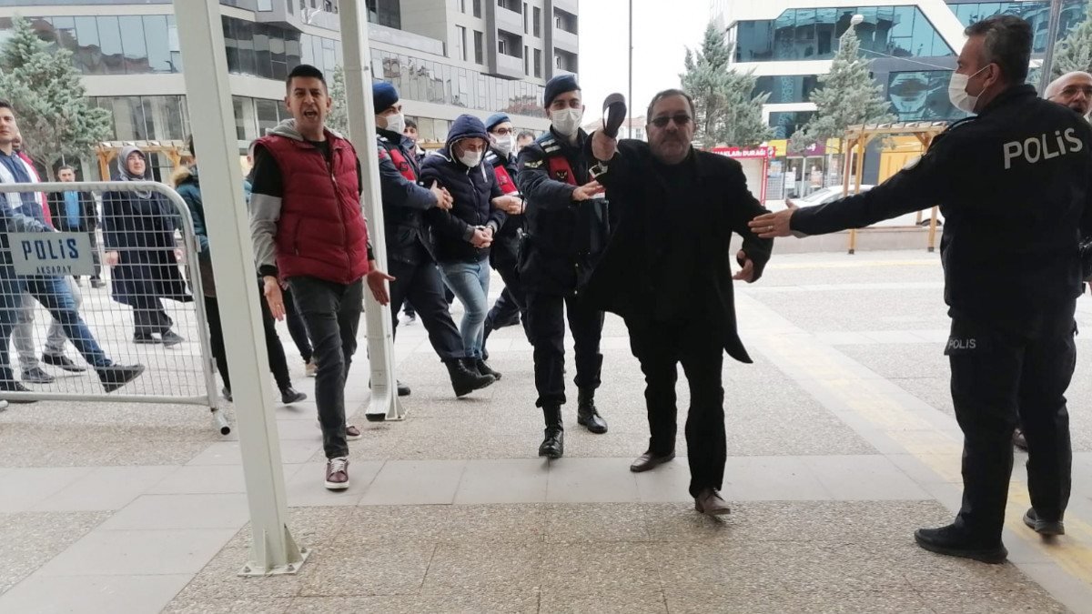 Aksaray'da eşinin ailesine saldıran damadın yakınları, gazetecilere saldırdı