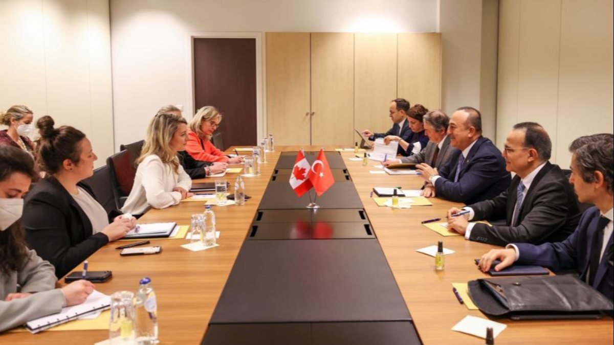 Dışişleri Bakanı Çavuşoğlu, Kanadalı mevkidaşı Joly ile görüştü