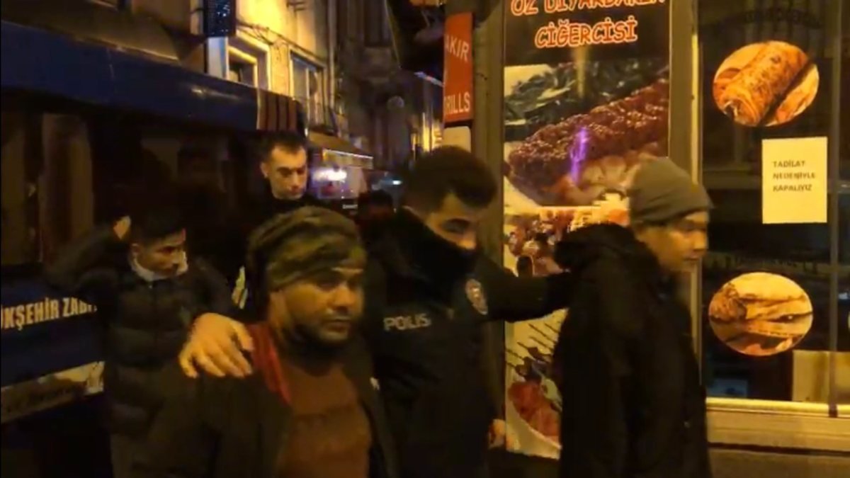 Beyoğlu'nda 37 göçmen, bavullarıyla yakalandı