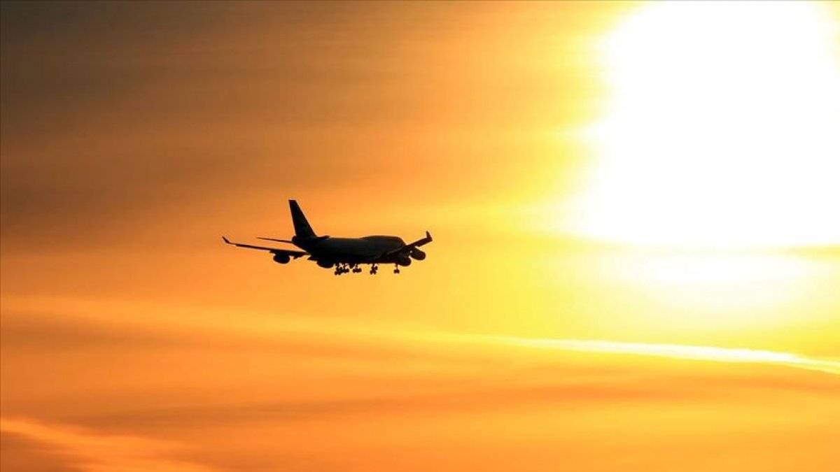 Koronavirüs vakaları İngiltere'de hava yolu sektörünü aksattı